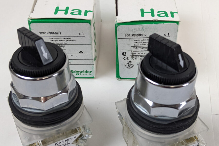 NEW Listing! FREE Shipping! 2pc Harmony Rotary Selector Switch 30mm 4Position 2NO/2NC 600Vac 10A 9001KS88BH2