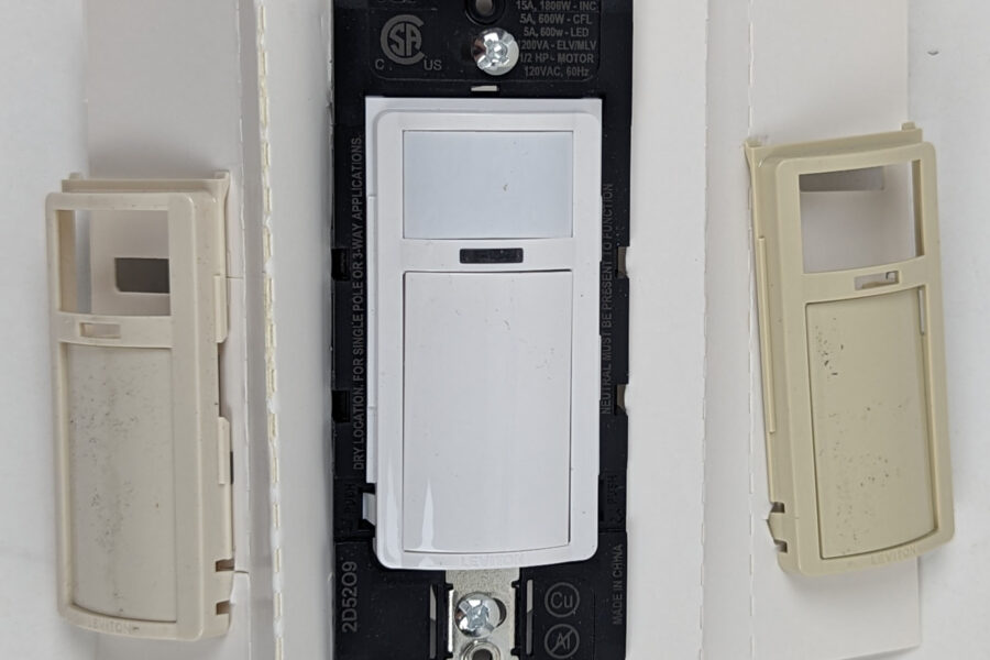 NEW Listing! FREE Shipping! Leviton DVS15-1LZ Decora Vacancy Motion Sensor Light Switch Manual-On 3color NEW
