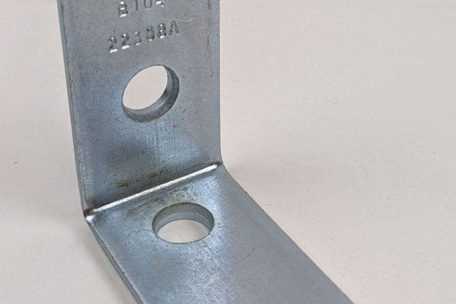 NEW Listing! FREE Shipping! EATON B104ZN Four Hole Corner Angle B-Line Series Zinc Plated QTY:25 NEW