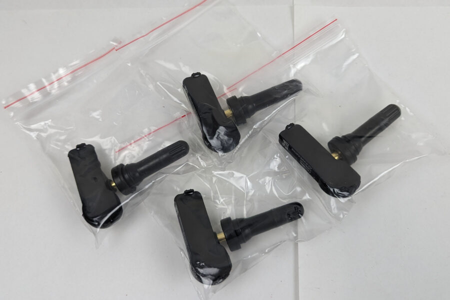 NEW Listing! FREE Shipping! 4 TPMS Tire Pressure Sensors 13586335 for GM Buick Cadillac Chevrolet GMC NEW