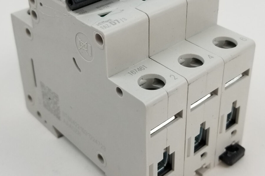 NEW Listing! FREE Shipping! EATON Cutler Hammer FAZ-D7/3 Circuit Breaker 7A 277/480Vac 3Pole Din Rail NEW