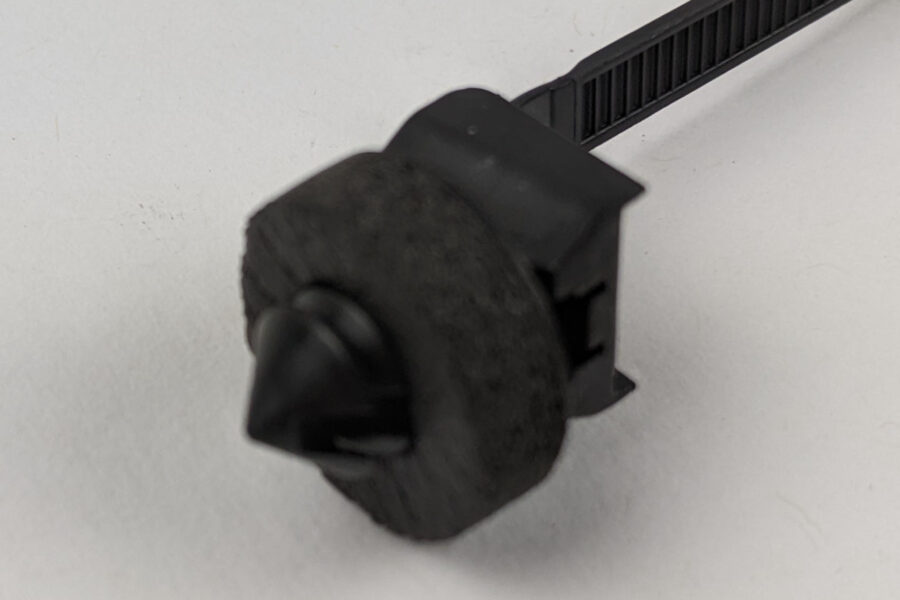 NEW Listing! FREE Shipping! 1000 Cable Tie 20042-GSK w/Gasket 7.6″ 4 Flute Curve Black Avery Dennison NEW