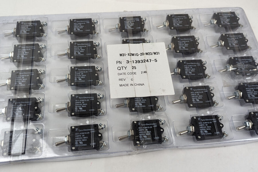 NEW Listing! FREE Shipping! 25 Tyco Circuit Breaker W31-X2M1G-20 20Amp 240Vac 50Vdc Thermal Toggle 1Pole NEW