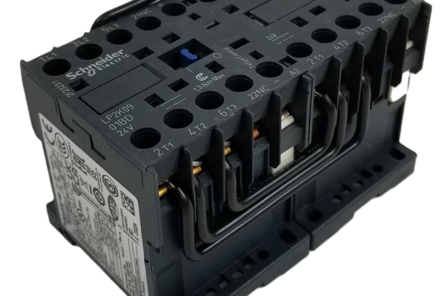 NEW Listing! FREE EXPEDITED PRIORITY MAIL Shipping! Schneider LP2K0901BD Reversing Contactor 24Vdc Coil DINRail 440VAC 9A 3P 3NO NEW