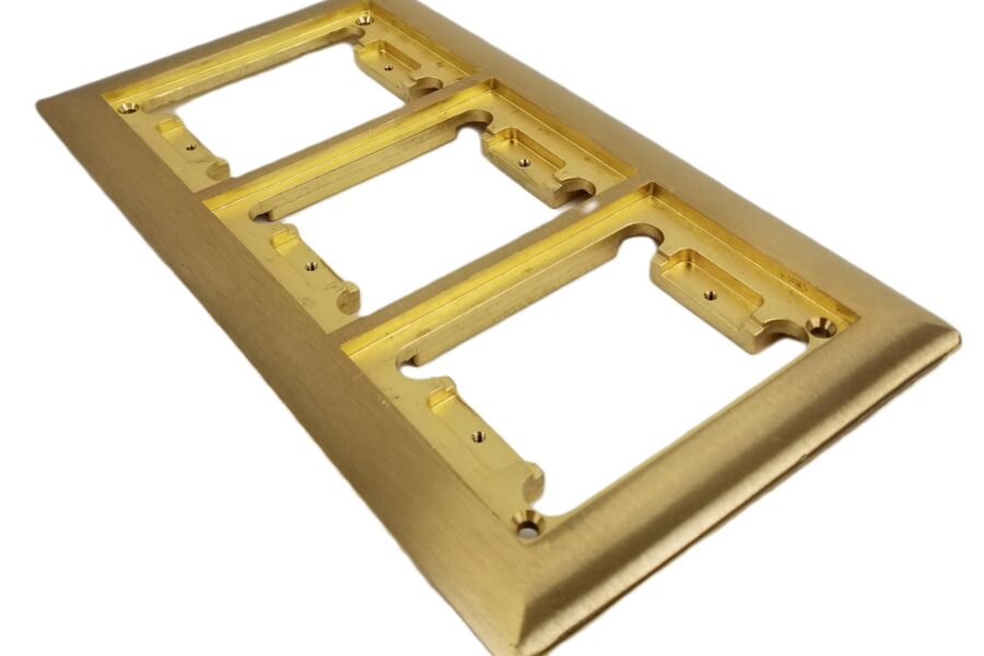 NEW Listing! FREE EXPEDITED PRIORITY MAIL Shipping! Steel City P643GCP Brass Carpet Plate Floor Box Cover Plate MopTite 3-Gang NEW