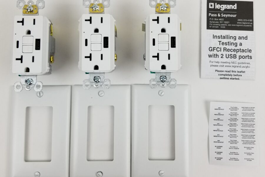 NEW Listing! FREE EXPEDITED PRIORITY MAIL Shipping! 3 P&S 2097TRUSBACW GFCI USB Charger Dup Recep Tamper Resistant White 20A125V NEW