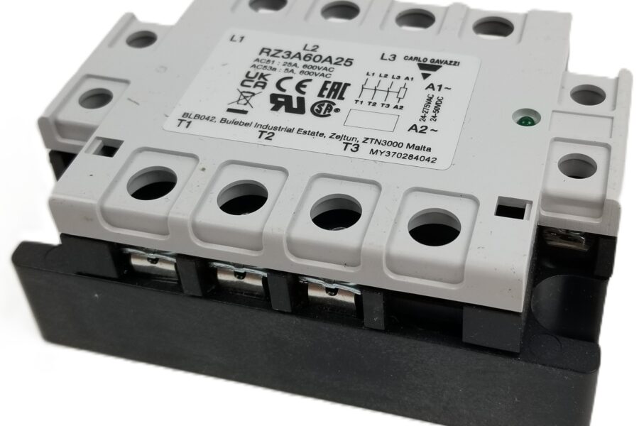 NEW LISTING! FREE EXPEDITED PRIORITY MAIL SHIPPING! CARLO GAVAZZI RZ3A60A25 Solid State Relay 3-Pole SSR 25A 600Vac IN:24-50Vdc NEW