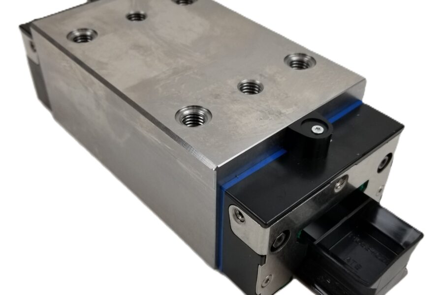 NEW LISTING! FREE EXPEDITED PRIORITY MAIL SHIPPING! Rexroth R18244222X Roller Runner Block Carbon Steel RWD-045-SLH-C2-P-2 180MM NEW