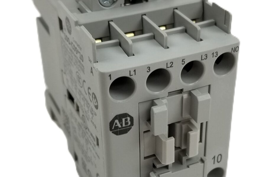 NEW LISTING! FREE EXPEDITED PRIORITY MAIL SHIPPING! Allen-Bradley 100-C09D10 Contactor SER. A 9A 110-120V 3 Main Poles 1 NO AUX NEW