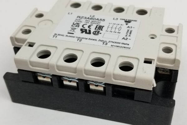 NEW LISTING! FREE EXPEDITED PRIORITY MAIL SHIPPING! CARLO GAVAZZI RZ3A60A55 3-Pole Panel Mount SSR 55A 600V AC IP 24-50Vdc NEW