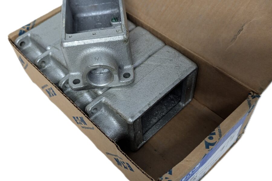 NEW LISTING! FREE EXPEDITED PRIORITY MAIL SHIPPING! 5 EATON Crouse Hinds FS2 Single Gang Device Cast Outlet Box 3/4 Inch NEW