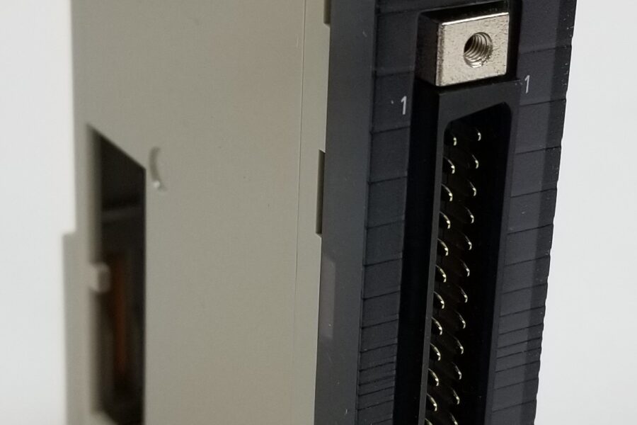 NEW LISTING! FREE EXPEDITED PRIORITY MAIL SHIPPING! Omron CJ1W-ID231 Basic PLC Input Unit I/O Controller 32 Point 24Vdc 4.1 Amp NEW