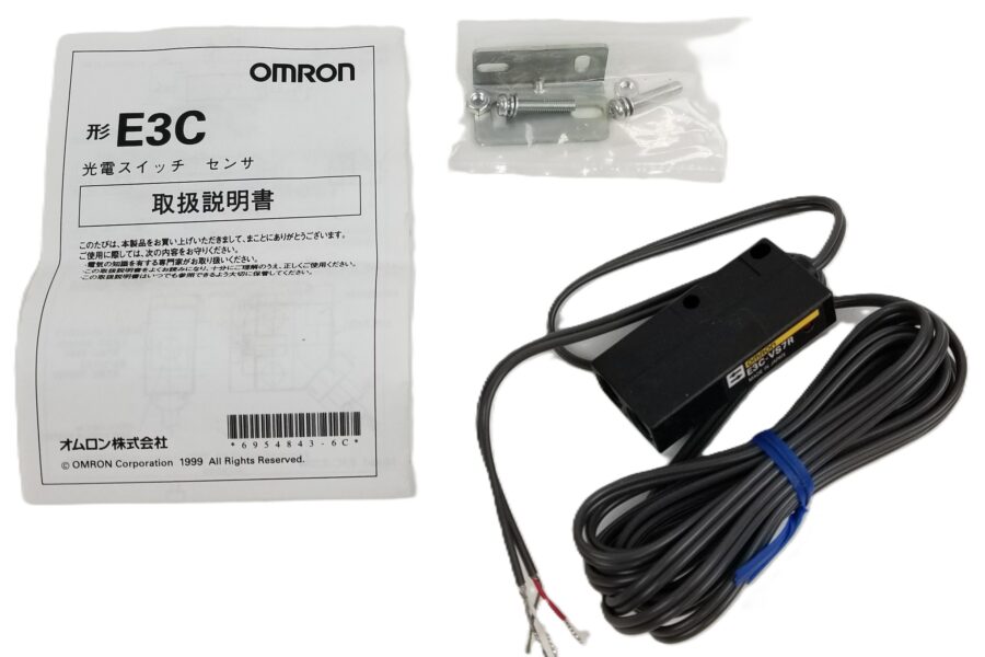 NEW LISTING! FREE EXPEDITED PRIORITY MAIL SHIPPING! Omron E3C-VS7R Photoelectric Sensor 70mm (2.756″) Red Reflective 2m Cable NEW