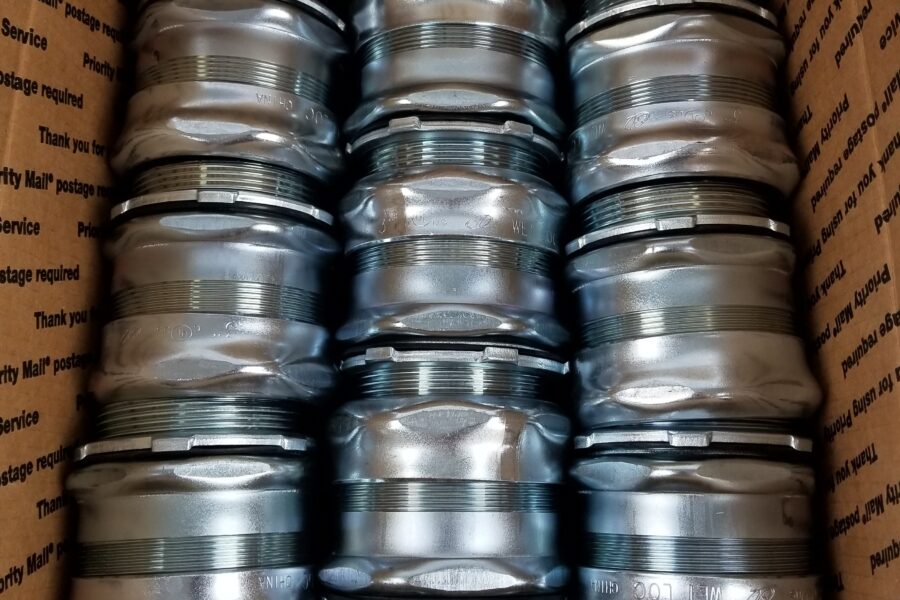 NEW LISTING! FREE EXPEDITED PRIORITY MAIL SHIPPING! 9 Southwire 658SRT 3″ EMT RT Connect/Wet Location SteelCompression Raintight NEW