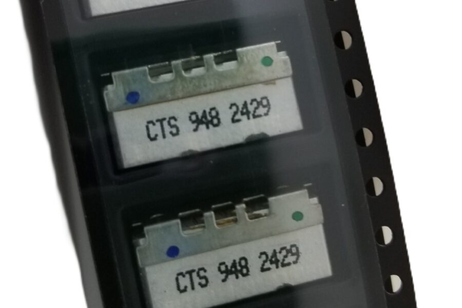 NEW LISTING! FREE EXPEDITED PRIORITY MAIL SHIPPING! 2000 CTS CER0948A 1575 MHz Ceramic Filter Signal Conditioning SMD SMT NEW