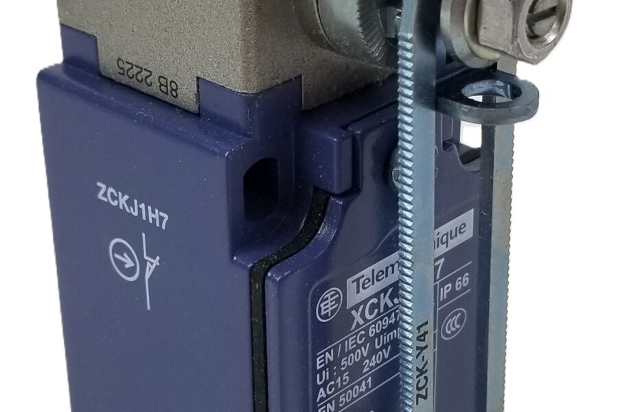 NEW LISTING! FREE EXPEDITED PRIORITY MAIL SHIPPING! Telemecanique XCKJ10541H7 Limit Switch 60mm 3A @ 240Vac 10A @ 240Vdc NEW