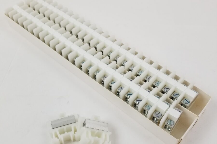 NEW LISTING! FREE EXPEDITED PRIORITY MAIL SHIPPING! 50 Allen-Bradley 1492-CD2 Terminal Block Rail Mounted 2 Position White 14-4 AWG