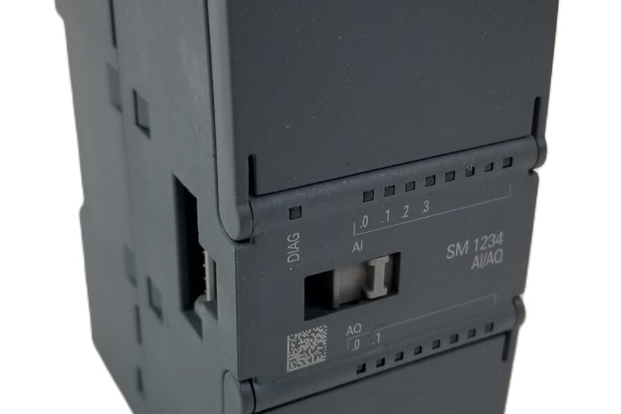 NEW LISTING! FREE EXPEDITED PRIORITY MAIL SHIPPING! Siemens 6ES7234-4HE32-0XB0 SIMATIC S7-1200 Analog I/O Module 24Vdc 60mA NEW