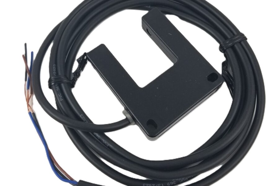 NEW LISTING! FREE EXPEDITED PRIORITY MAIL SHIPPING! Telemecanique XUVH0312 Photoelectric Proximity Sensor24Vdc 2m 150mA PNP NEW