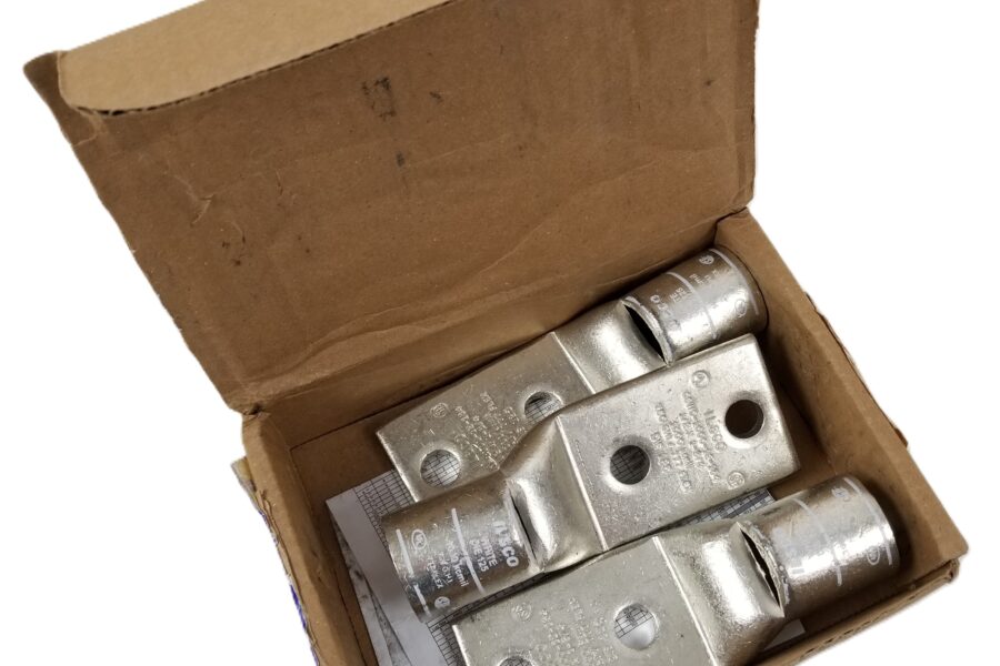 NEW LISTING! FREE EXPEDITED PRIORITY MAIL SHIPPING! 3 ILSCO CSWD-1000-12-134 Compression Lug 2 Holes 1/2in Bolt Size NEW