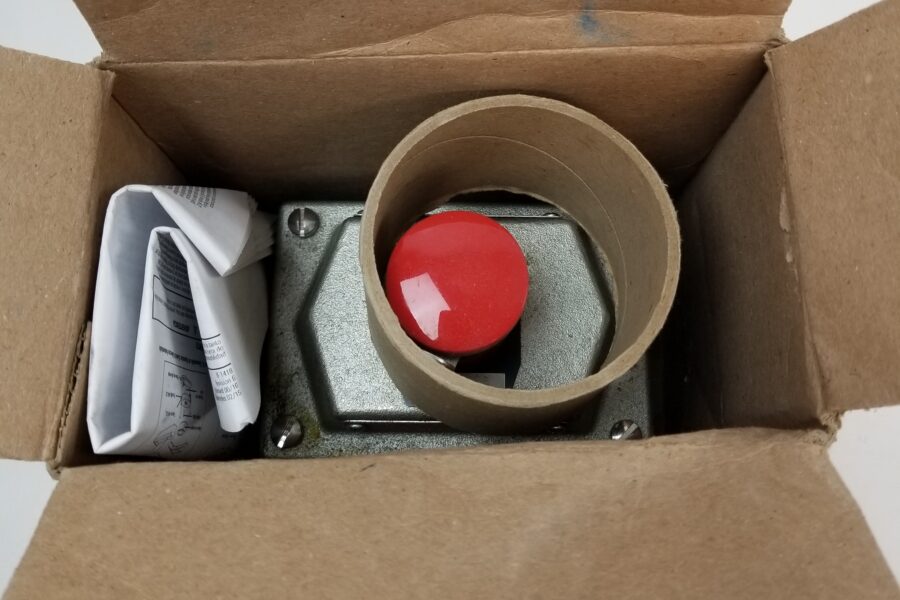 NEW LISTING! FREE EXPEDITED PRIORITY MAIL SHIPPING! Eaton EDS2184 S769 Push Button Control Station 600 VAC 3/4″ Trade Size NEW