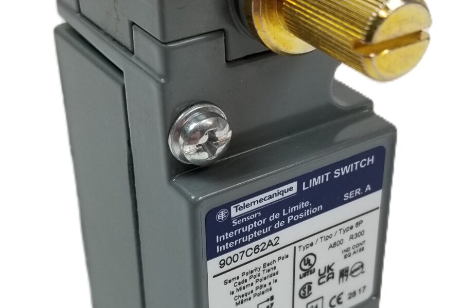 NEW LISTING! FREE EXPEDITED PRIORITY MAIL SHIPPING! Telemecanique 9007C62A2 Limit Switch DPDT 6A 120V Chassis Mount NEW