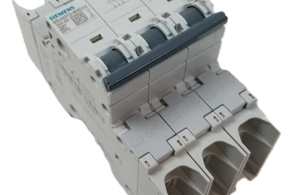 NEW LISTING! FREE SHIPPING! Siemens 5SJ4310-8HG42 Mini Circuit Breaker 10A 3-Pole 480Y/277V D-Char NEW