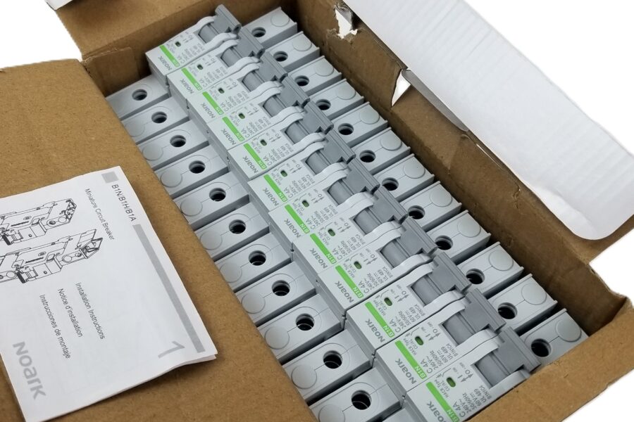 NEW LISTING! FREE SHIPPING! 12 NOARK B1N1C4 Circuit Breaker Thermomagnetic Miniature 1P 4A 240Vac/60Vdc NEW