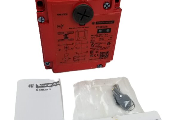 NEW LISTING! FREE SHIPPING! Telemecanique XCSE7511 Safety Limit Interlock Switch 3A@120Vac 1NO/2NC NEW