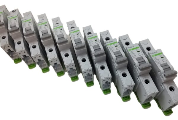 NEW LISTING! FREE SHIPPING! 10 NOARK B1N1C4 Circuit Breaker Thermomagnetic Miniature 1P 4A 240Vac/60Vdc NEW