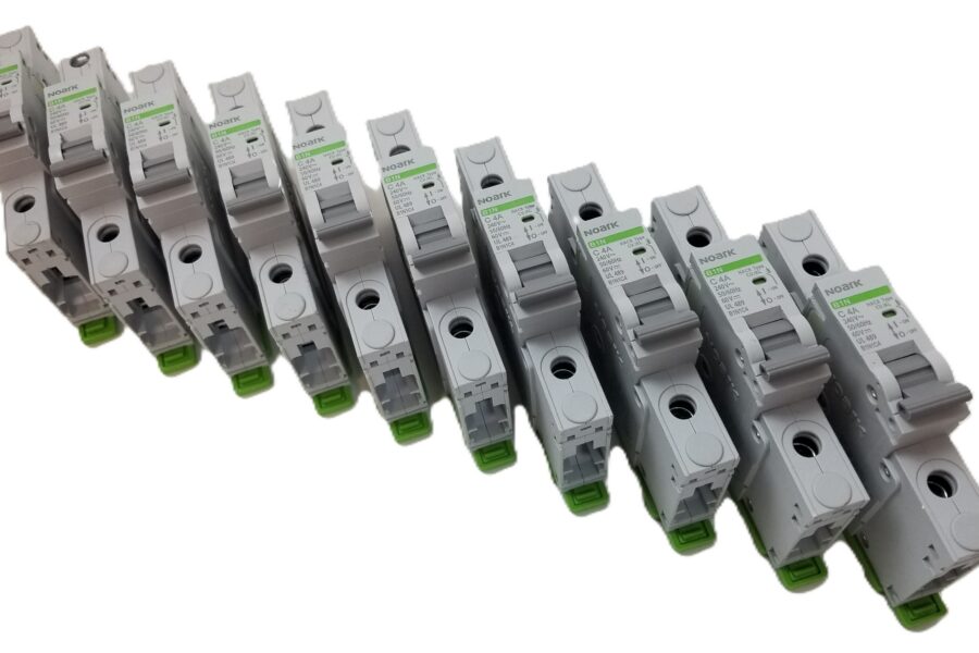 NEW LISTING! FREE SHIPPING! 10 NOARK B1N1C4 Circuit Breaker Thermomagnetic Miniature 1P 4A 240Vac/60Vdc NEW