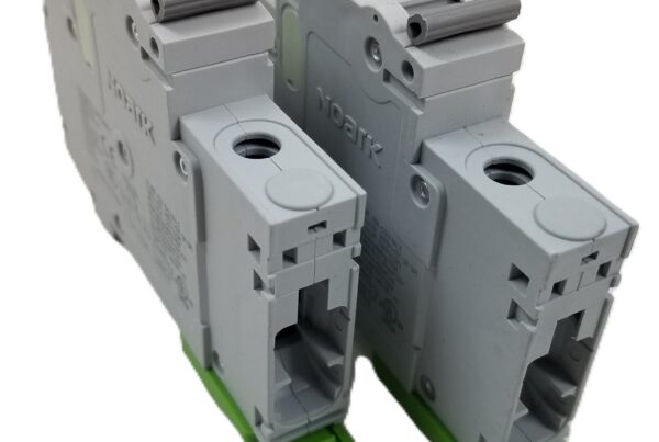 NEW LISTING! FREE SHIPPING! 2 NOARK B1N1C4 Circuit Breaker Thermomagnetic Miniature 1P 4A 240Vac/60Vdc NEW
