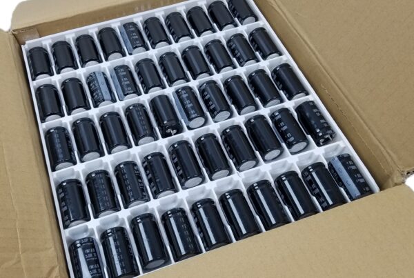 NEW LISTING! FREE SHIPPING! 250 Nichicon LGY1H682MELA45 Electrolytic Capacitor 6800uF 50V Radial Snap-In NEW