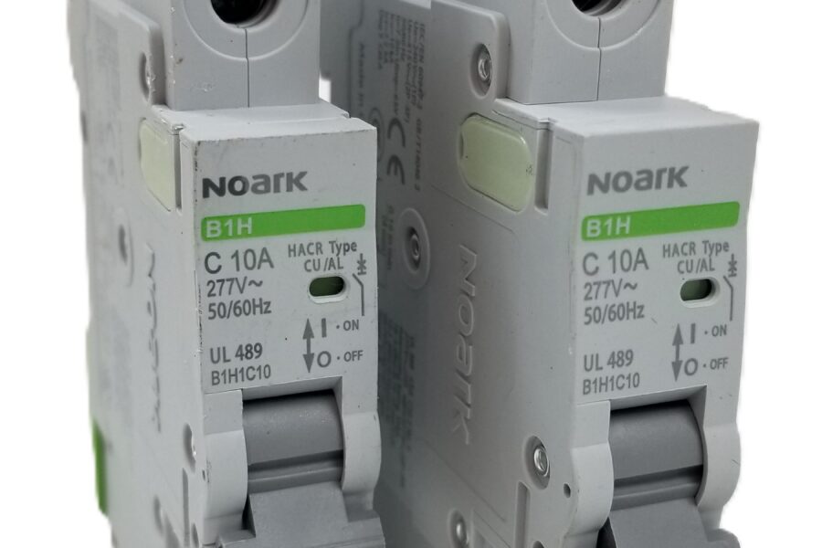NEW LISTING! FREE SHIPPING! 2 NOARK B1H1C10 Circuit Breaker Thermomagnetic Miniature 1P 10A 277Vac/480VacNEW