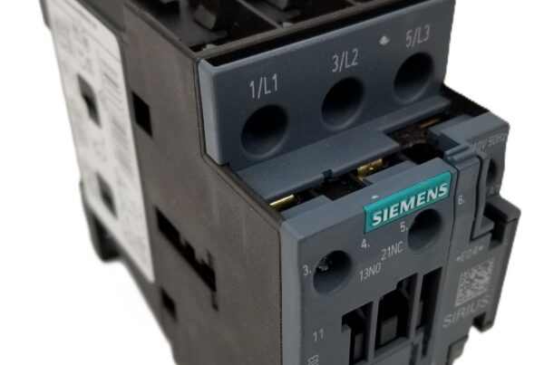 NEW LISTING! FREE SHIPPING! Siemens 3RT2027-1AK60 Contactor SIRIUS 3PST-NO 120Vac Coil 690VAC 32A DIN NEW NEW LISTING! FREE SHIPPING! Siemens 3RT2027-1AK60 Contactor SIRIUS 3PST-NO 120Vac Coil 690VAC 32A DIN NEW