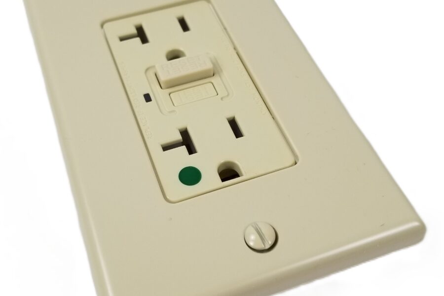 NEW LISTING! FREE SHIPPING! Hubbell GFR83I Heavy Duty Hospital Grade Ivory GFCI Receptacle 20A 125VAC NEW