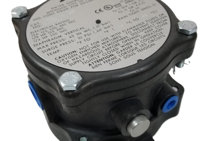 NEW LISTING! FREE SHIPPING! Dwyer Instruments 1950-1-2F Explosion-Proof Differential Pressure Switch 15A NEW
