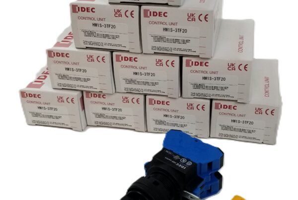 NEW LISTING! FREE SHIPPING! 10 IDEC HW1S-3TF20 3-Position Selector Switch 2NO Panel Mount 22mm Maintained HW Series