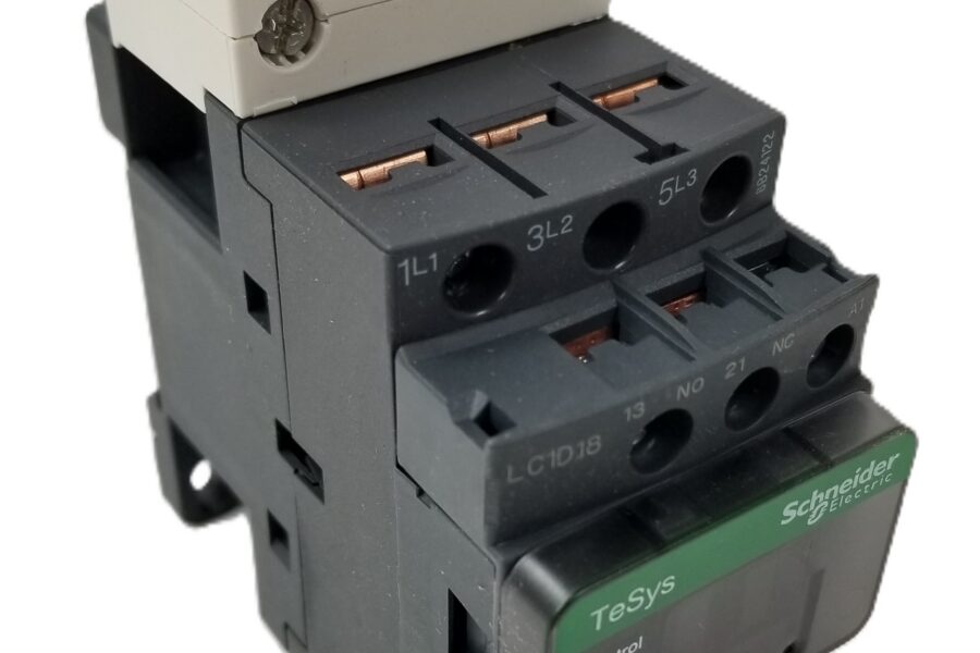 NEW LISTING! FREE SHIPPING! Schneider LC1D18G7WCSR Contactor and Accessory 18A 3-Pole 120VAC NEW