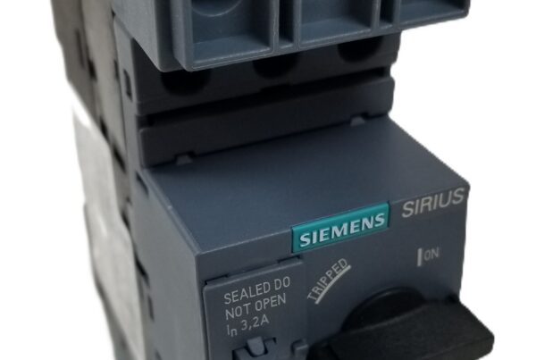 NEW LISTING! FREE SHIPPING! Siemens 3RV2811-1DD10 Circuit Breaker SIRIUS 3.2A 690V Molded Case for Xfrmr NEW