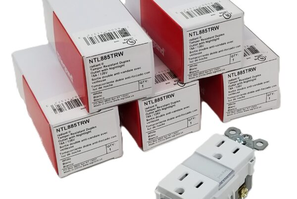 NEW LISTING! FREE SHIPPING! 5 Legrand Pass&Seymour NTL885TRW Radiant 15A Tamper Resistant Night Light Outlet