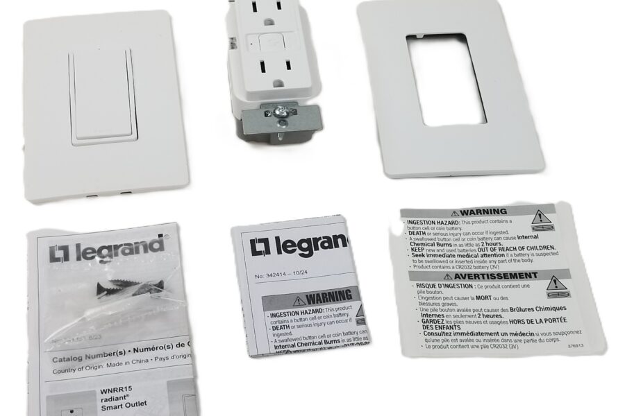 NEW LISTING! FREE SHIPPING! Pass & Seymour Legrand WNREZK15WH Radiant Easy Switched Outlet Kit White 15A NEW
